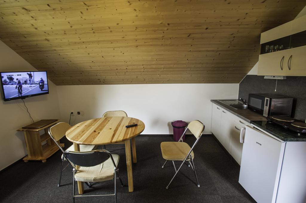 Penzion A Apartmany Skipark Hrabesice Krasne ภายนอก รูปภาพ